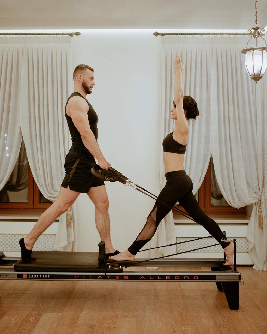 Сплит-тренировка на реформере           